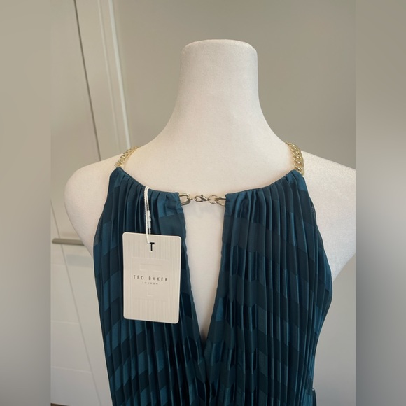 Dress - Picture 4 of 5